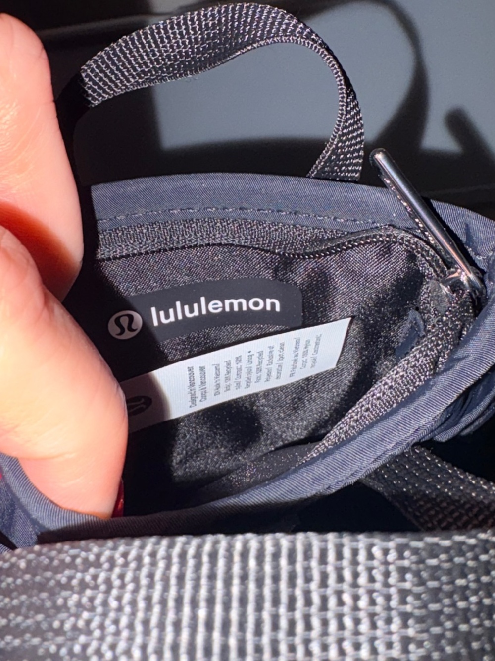 Lululemon Daily Multi-pocket nano tote - Picture 5 of 5